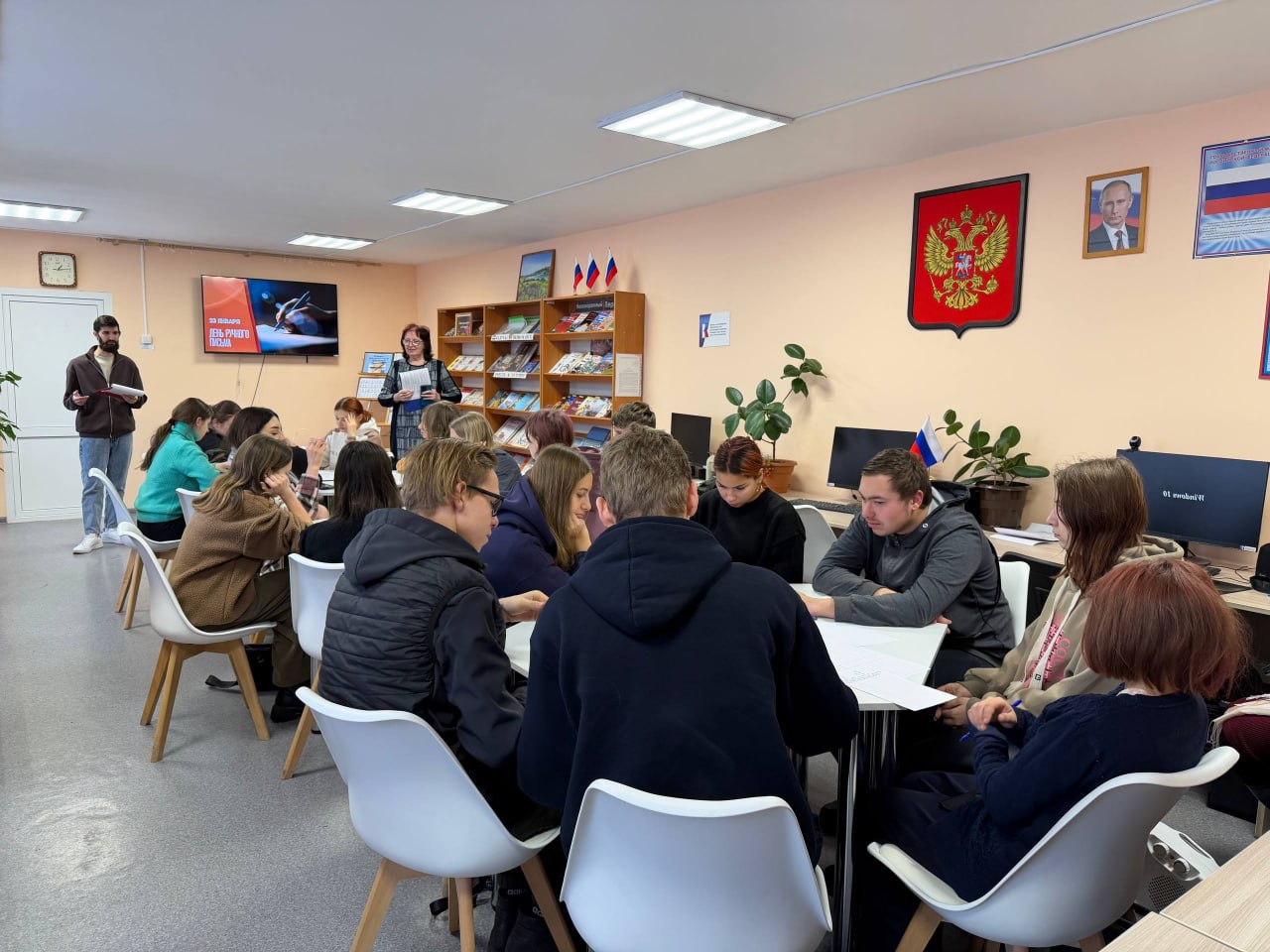 В преддверии Дня ручного письма Централизованная библиотечная система города Первомайска приняла в своих стенах студентов Первомайского колледжа