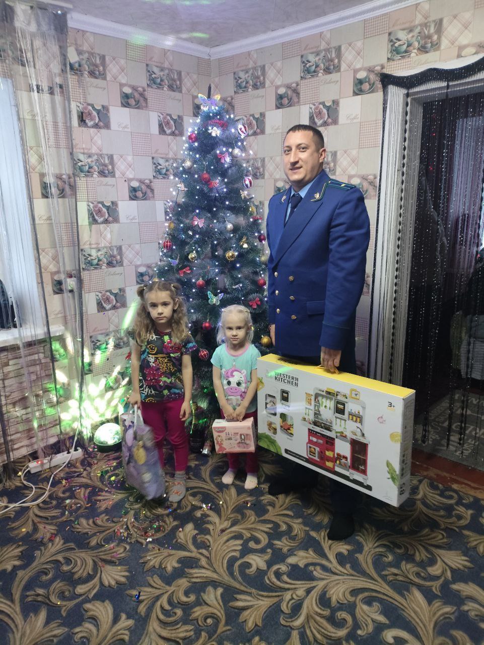 Новогодняя сказка для трёх девочек: прокуратура Меловского района исполнила заветные мечты