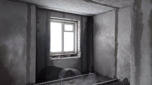 На втором этаже Краснодонского ЗАГСа (административные помещения) произвели демонтаж штукатурки и перегородок