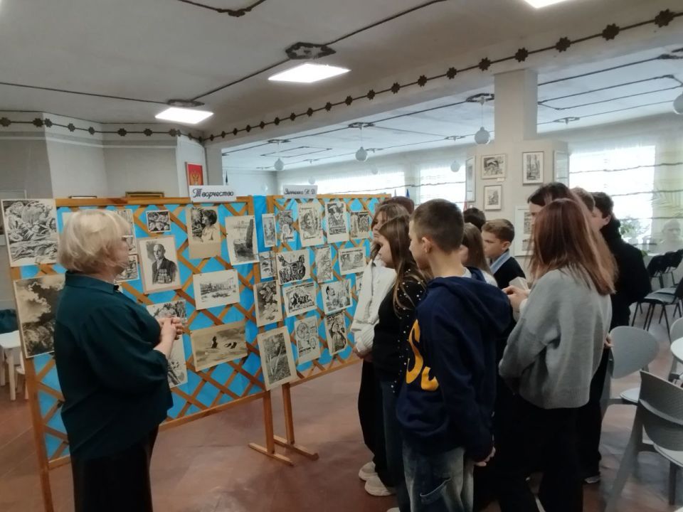 В Кировском историко-художественном музее состоялось мероприятие «Зинченко Н. Д. – основатель кировской картинной галереи» для учащихся СШ №2