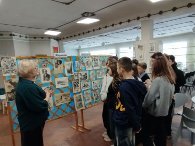 В Кировском историко-художественном музее состоялось мероприятие «Зинченко Н. Д. – основатель кировской картинной галереи» для учащихся СШ №2