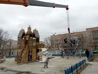 Яна Пащенко: В пгт Юбилейное завершилось строительство одной из первых крупных детских площадок