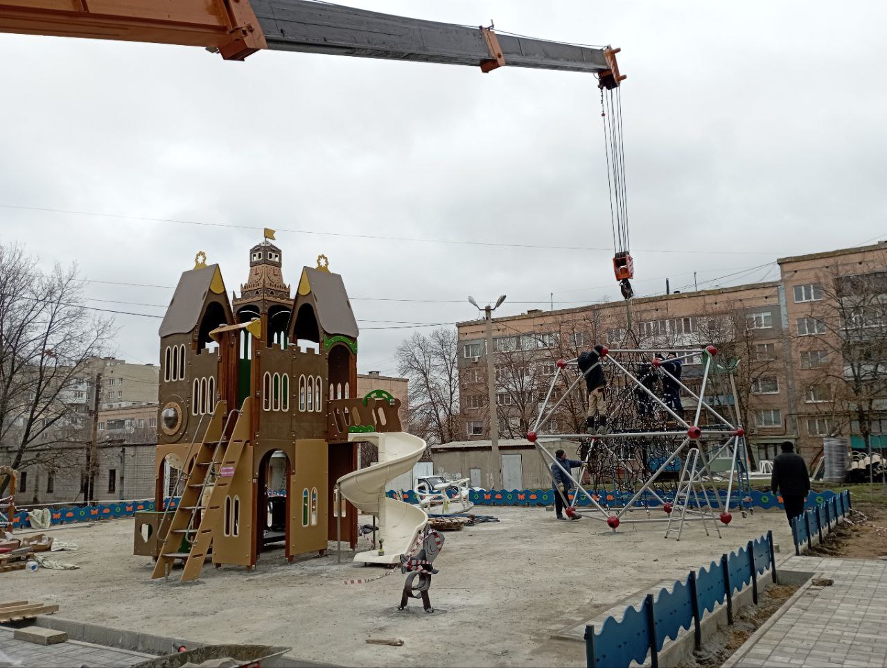 Яна Пащенко: В пгт Юбилейное завершилось строительство одной из первых крупных детских площадок