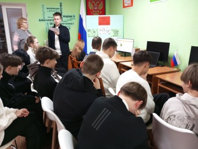 Библиотекари центральной библиотеки для участников клуба «Компик.сom» подготовили урок творчества «ArtRage – графический редактор для цифровой живописи»