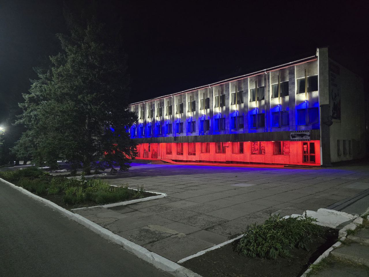 Во Дворце культуры города Ровеньки регулярно осуществляются работы по модернизации