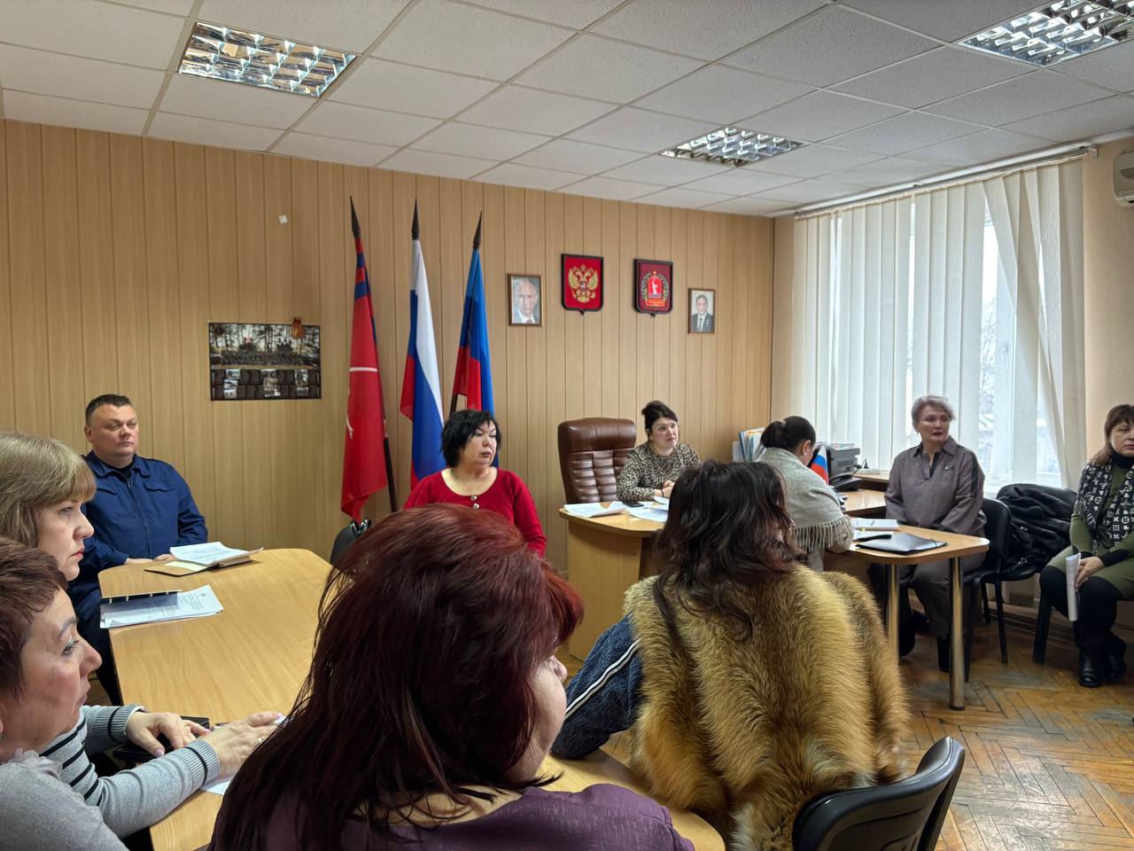 Сегодня Заместитель Главы Администрации Станично-Луганского МО Анна Александровна Кулиш провела заседание муниципальной комиссии по делам несовершеннолетних и защите их прав