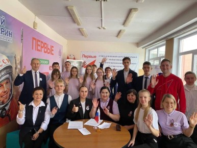 Сотрудничество активистов школы №142 Омска и школы №28 Стаханова продолжается