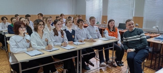 Школьники из Лутугинской средней школы № 1 провели дружеский телемост со сверстниками из Удмуртии