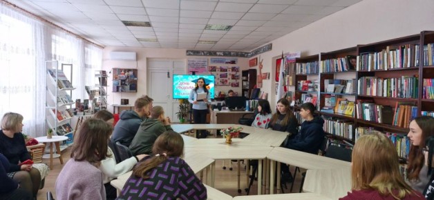 23 января в Славяносербской библиотеке ко Дню студента состоялась познавательно-развлекательная программа с элементами командного соревнования и интерактива «Студенческий драйв»