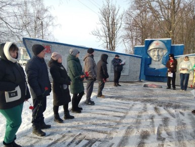 В селе Павловка Белокуракинского округа, у Стеллы погибшим воинам землякам, состоялся митинг в честь 83-й годовщины освобождения села от немецко-фашистских захватчиков