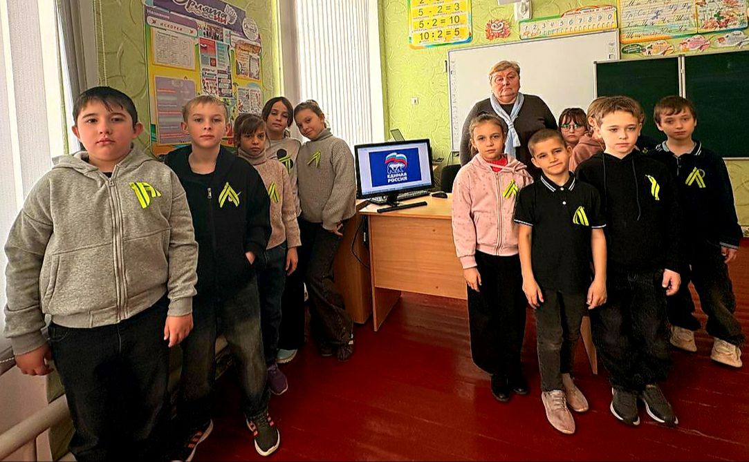 Сотрудники Литвиновского СДК, в частности активистка «Женского движения Единая Россия» Светлана Капаций, в рамках партпроекта «Историческая память», организовали для школьников Литвиновского УВК мастер-класс «Блокадная...