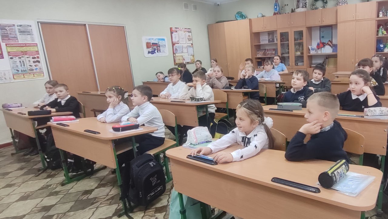 Библиотекари Славяносербской библиотеки провели с учащимися оздоровительно-игровой час «Что значит быть здоровым?»