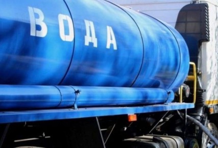 Подвоз воды. Администрацией Антрацитовского муниципального округа совместно с Антрацитовским департаментом ГУП ЛНР "Лугансквода" и Минобороны РФ продолжается подвоз воды населению, а также в социальные объекты