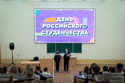 Михаил Голубович: Побывал в гостях в ДонГТУ. Ребята организовали праздник для студентов сами: всё подготовили, придумали программу, сделали номера и реально создали свой собственный праздник