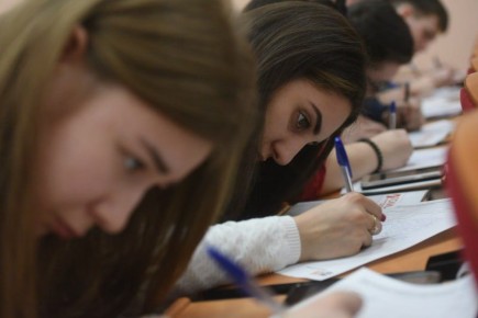 Выпускники ЛНР в 2026 году смогут по желанию выбрать форму ЕГЭ или государственный выпускной экзамен (ГВЭ)