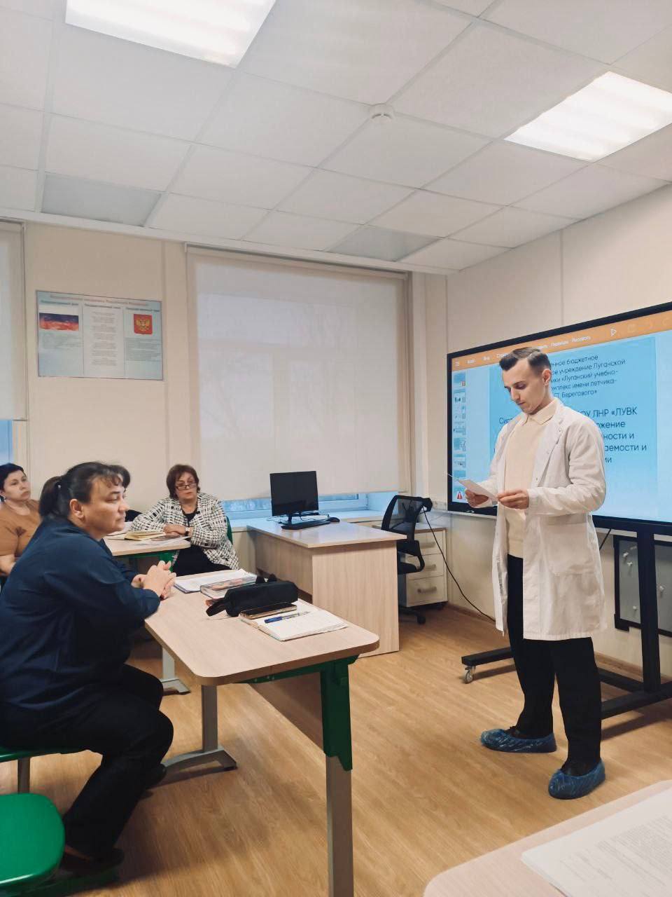 Вопросы ментального здоровья: в Луганске прошла встреча детского психиатра с родителями подростков