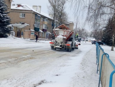 МУП "СКАТ" активно работает над устранением последствий зимней непогоды в Ровеньках