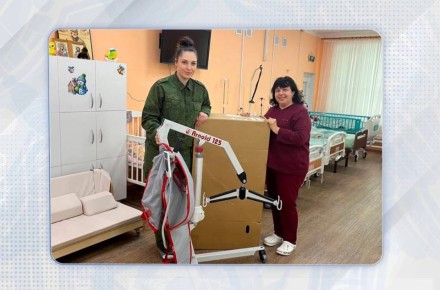 В ЛНР офицеры Следственного комитета России обеспечили воспитанников Дома малютки передвижными подъемниками