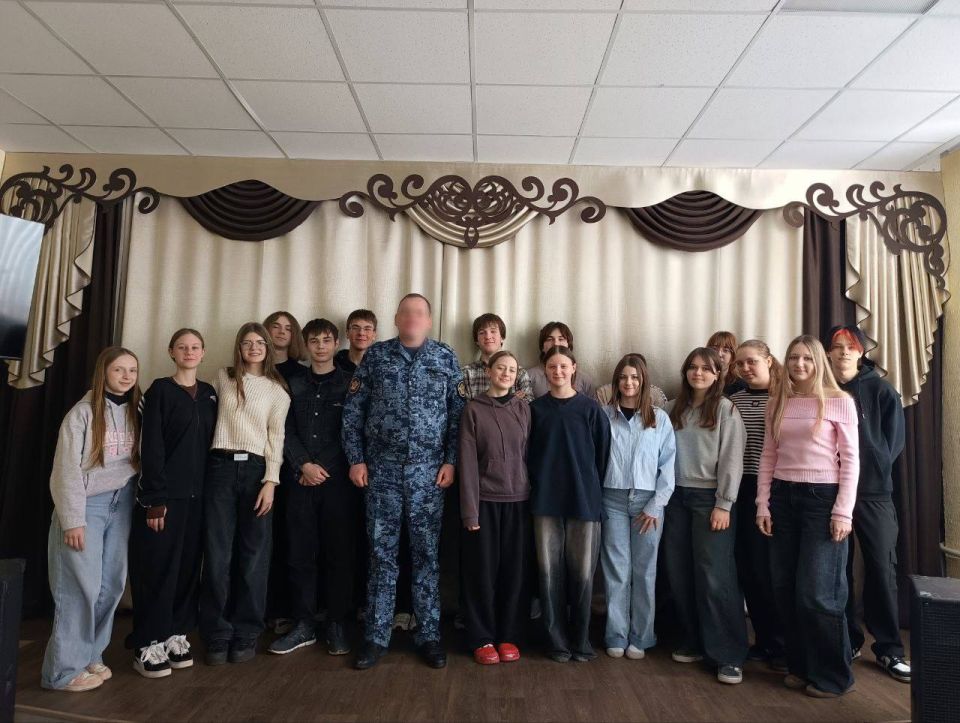 О возможности поступления в ведомственные ВУЗы ФСИН России рассказали выпускникам школ г. Суходольска и г. Молодогвардейска