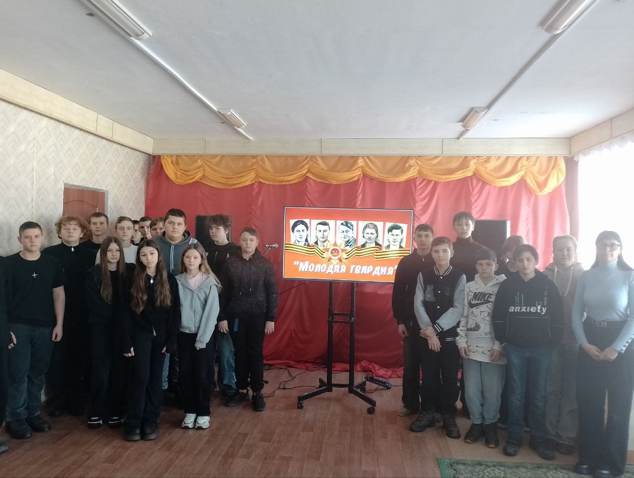 В героической летописи Великой Отечественной войны советского народа против немецко-фашистских захватчиков немеркнущей страницей сияет подвиг юных подпольщиков Краснодона – членов комсомольской организации «Молодая гвардия»