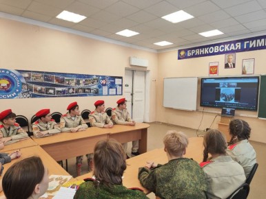 23 января, в рамках проекта "Лица дружбы" и реализации дорожной карты "Две гимназии – одна история", администрация и активисты Брянковской гимназии встретились с педагогами и активом гимназии №1 города Галич Костромской...