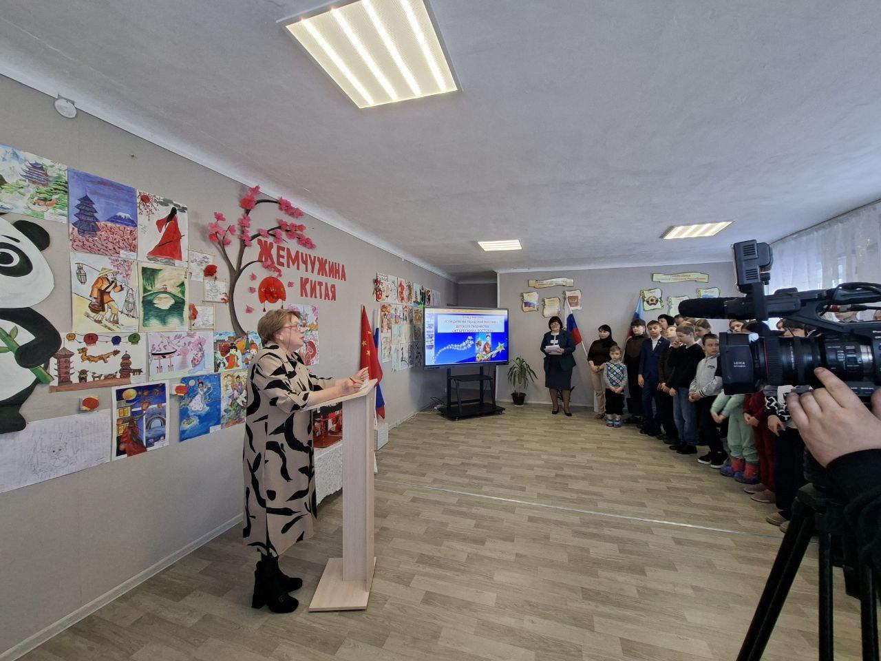 Сегодня в Ровеньковском детском центре научно-технического творчества подвели итоги городской выставки детского творчества «Жемчужина Востока»