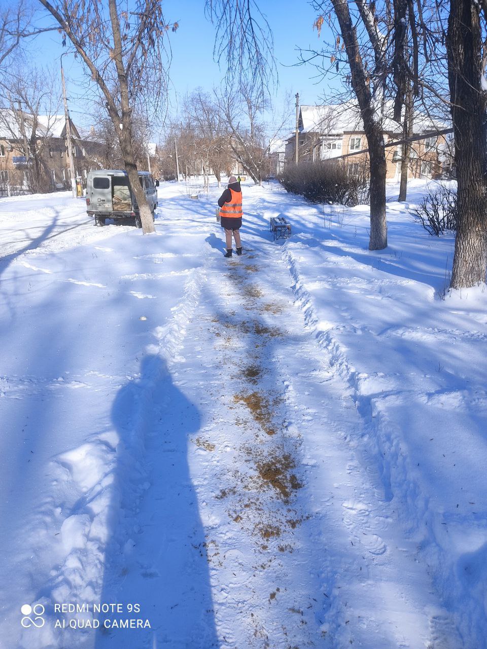 МУП "ЖЭК" обеспечивает безопасность пешеходов в Ясеновском и Новодарьевке!