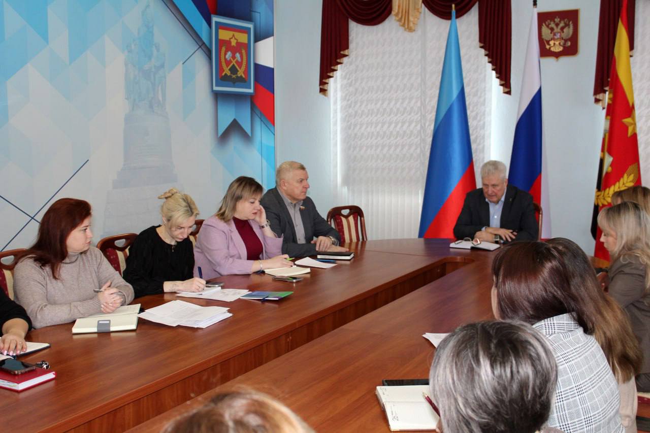 Сергей Козенко: Провел расширенное аппаратное совещание с участием начальников отделов и управления по жизнеобеспечению, а также руководителей структурных подразделений Администрации