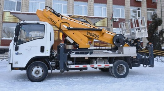 Лутугинский муниципальный округ получил новую автовышку от Удмуртской Республики