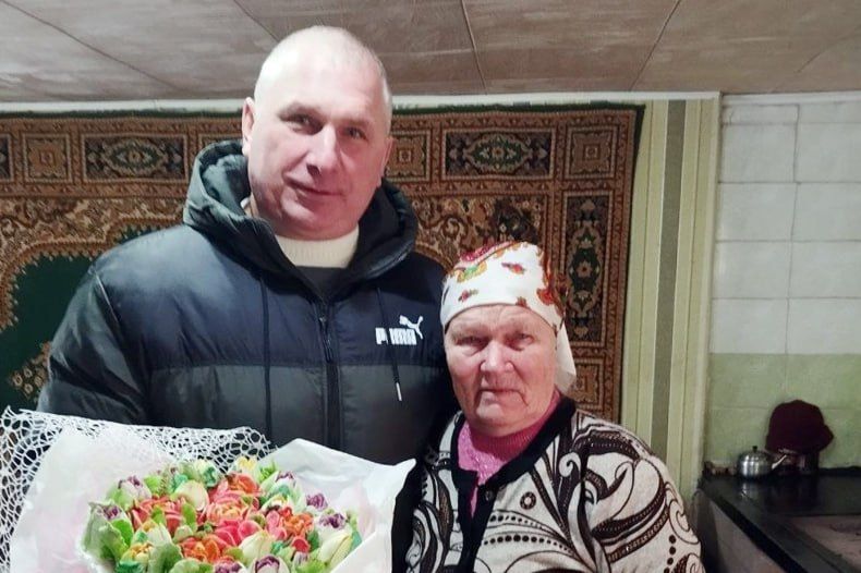 В селе Александровка поздравили юбиляра с 90-летием