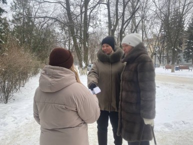 Межведомственный рейд. 27 января в центре города Ровеньки проведён межведомственный рейд по магазинам, распространяющим алкогольную и спиртосодержащую продукцию, с целью проведения профилактических бесед о недопустимости...