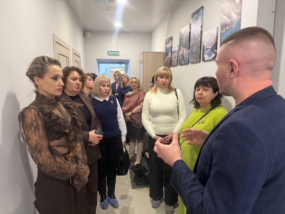 Учреждения соцзащиты посещают представители ЛНР в Иркутской области