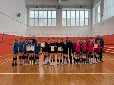 Соревнования по волейболе среди девушек прошли в Лутугинской спортивной школе