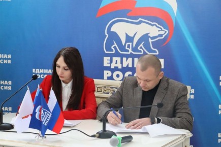 Яна Сылкина: Сегодня подписали Соглашение между фракцией партии "ЕДИНАЯ РОССИЯ" в Совете городского округа город Северодонецк и Администрацией городского округа