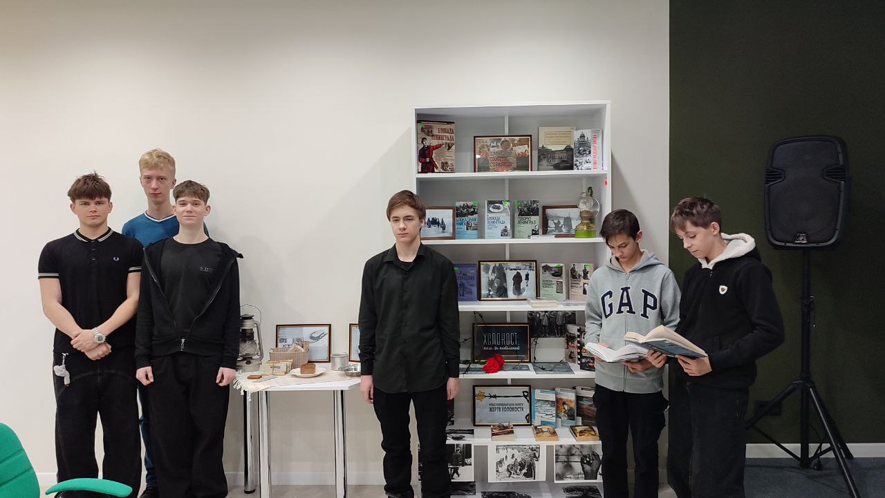 Сотрудники Перевальской модельной библиотеки «Библиопортал» провели историко-патриотический час «И победили человек и город!», посвященный Дню воинской славы России — Дню полного освобождения Ленинграда от блокады