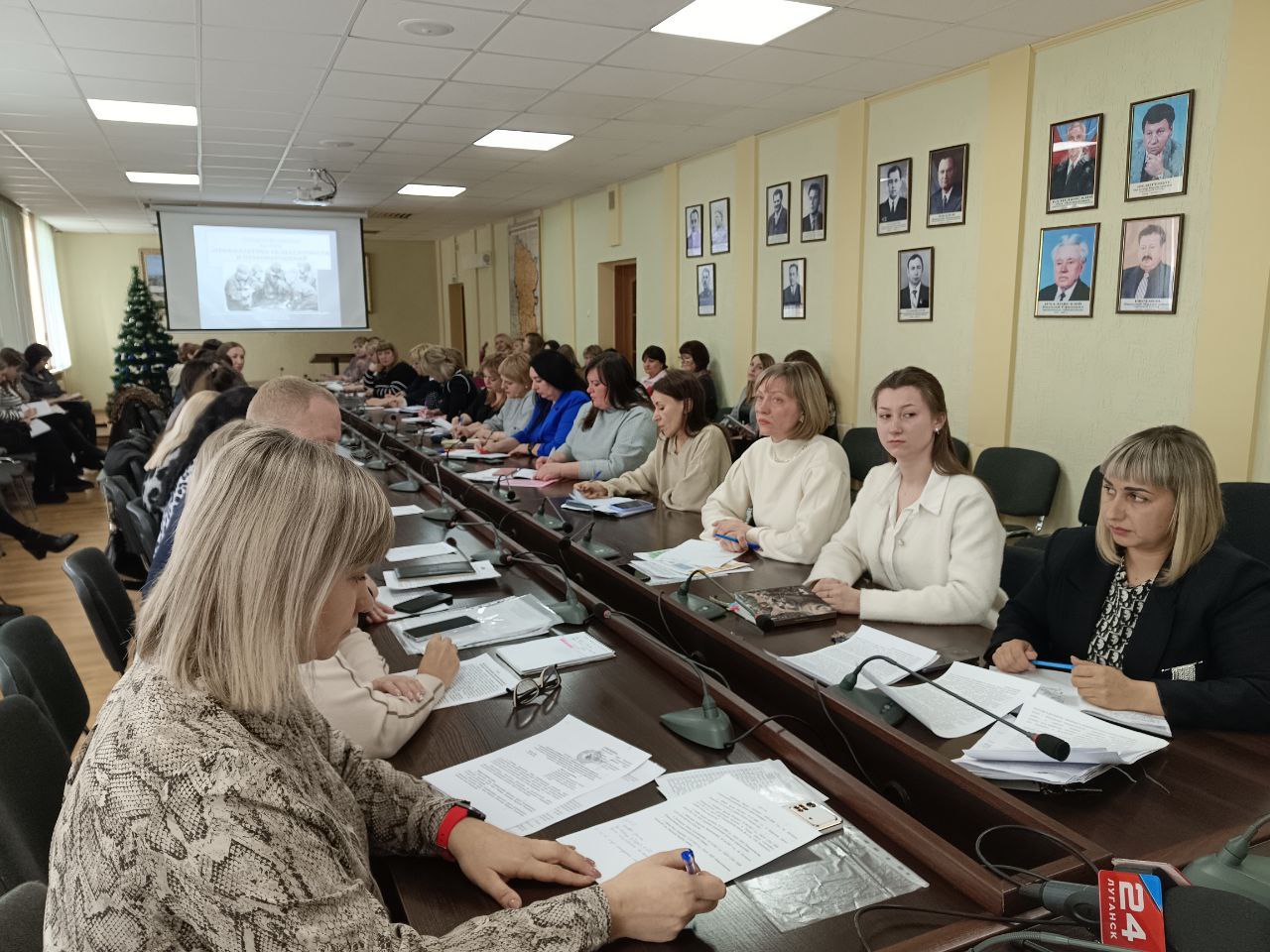 В Администрации городского округа город Ровеньки состоялся городской семинар на тему «Профилактика безнадзорности и правонарушений несовершеннолетних» с представителями образовательных структур