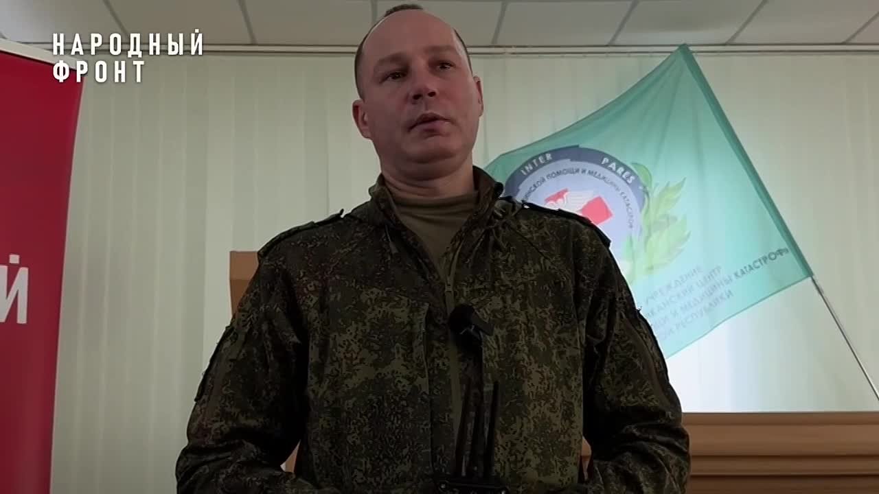 Под огнём — ради жизни.. Бригады скорой помощи сегодня работают в условиях, где каждая минута может стоить жизни не только пациенту, но и самим медикам. Машины "скорой" нередко попадают под обстрел со стороны ВСУ, выезжая...