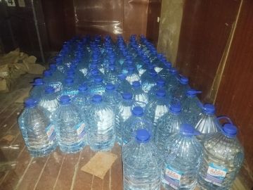 В городе Брянка продолжается патриотическая акция "Своих в беде не бросаем" по сбору гуманитарной помощи для пострадавших в результате обстрела со стороны вооруженных формирований Украины жителям города-побратима Дебальцево