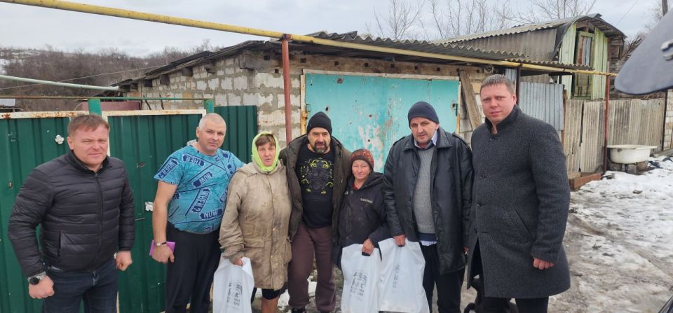Совместно с руководителем фракции партии «Единая Россия» в Совете города Лисичанск Василием Оробцовым и начальником отдела по обеспечению жизнедеятельности города Приволье Владимиром Дудником посетили село Шипиловку