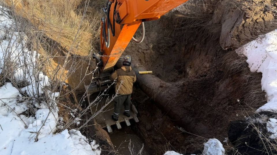 В Краснодонском округе Лугансквода проводит работы по устранению порывов на магистральных водоводах