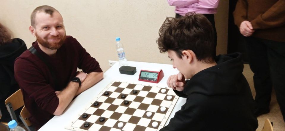 � �������� ������ ��������� ��� �� ������ � ������������ � ����� (�������� 3+2) � ������ (�������� 7+4)