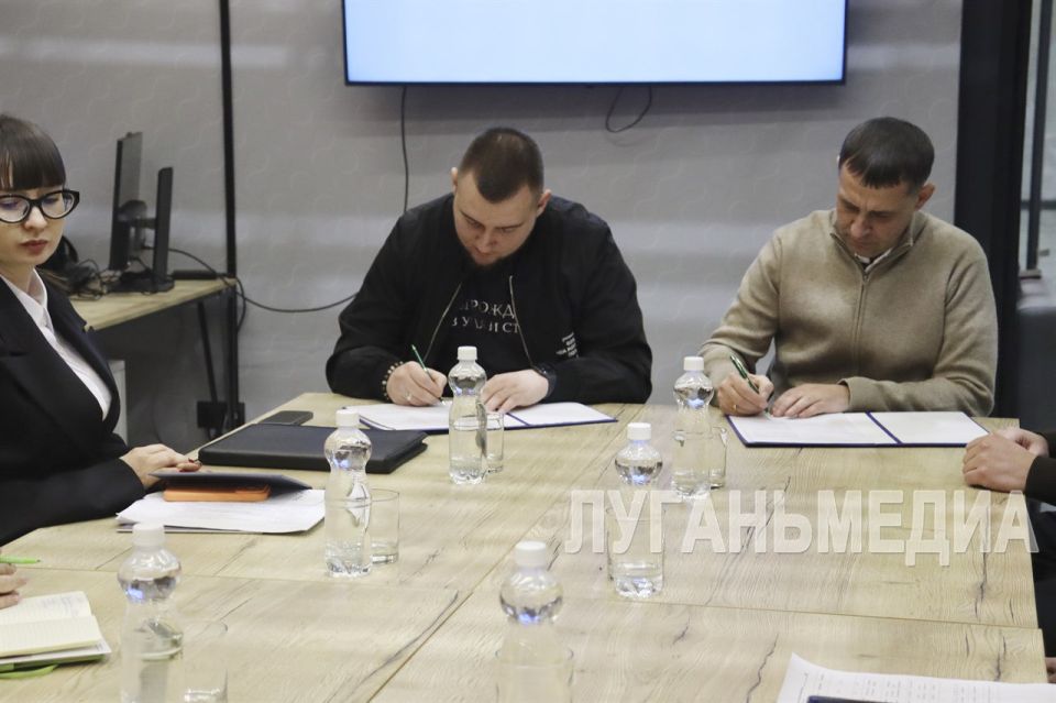 В Свердловске состоялось подписание соглашения о сотрудничестве между Министерством молодежной политики ЛНР и Администрацией муниципалитета
