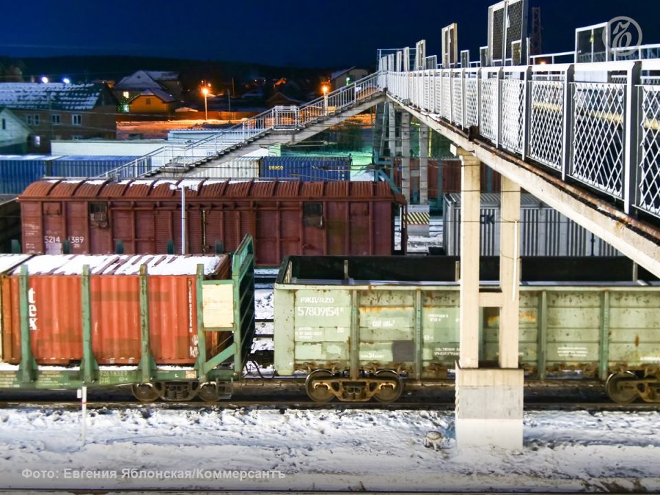 В январе погрузка на Свердловской железной дороге (СвЖД) составила 9,9 млн тонн, что на 3,4% меньше, чем в январе 2025 года
