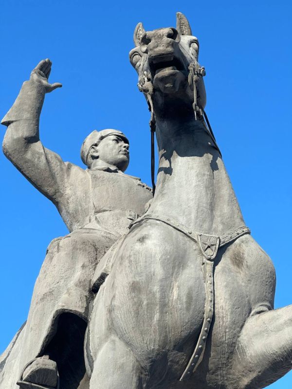 Захар Прилепин: Сегодня 145 лет со дня рождения Климента Ефремовича Ворошилова - маршала, наркома Вооруженных сил Советской России, политика, дипломата, большевика