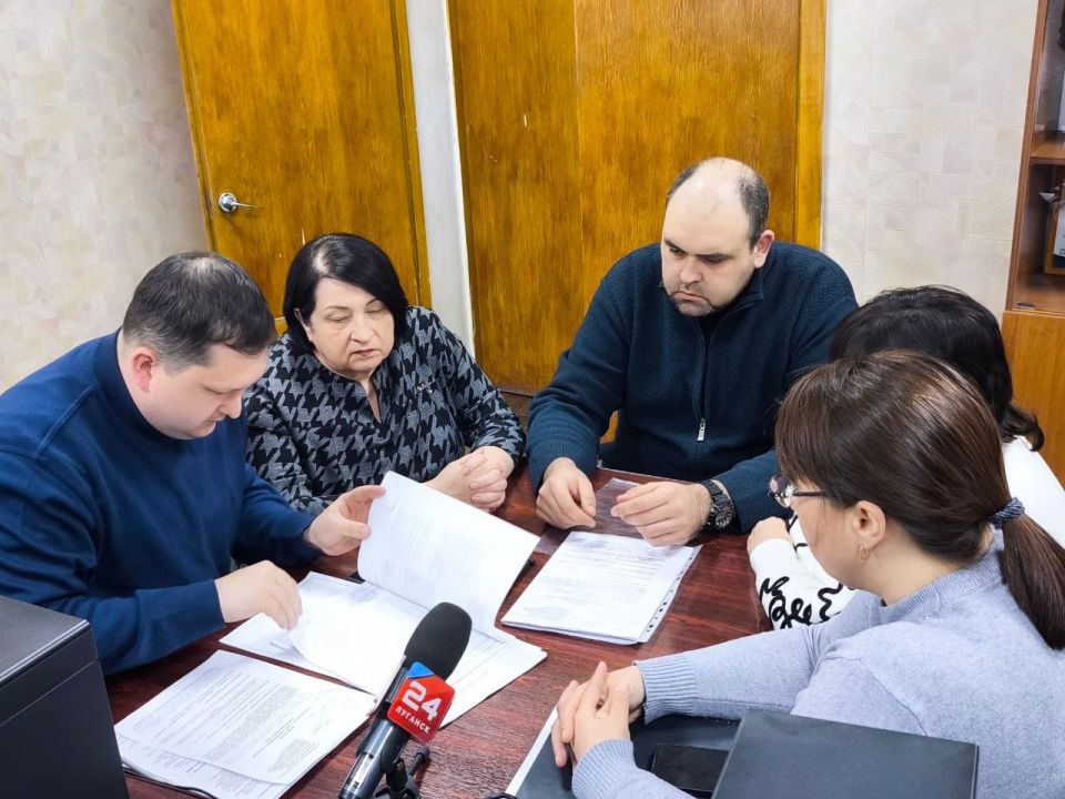 Заседание комиссии по решению вопроса переустройства и (или) перепланировки помещения в многоквартирном доме, состоялось в Администрации городского округа муниципальное образование городской округ город Кировск