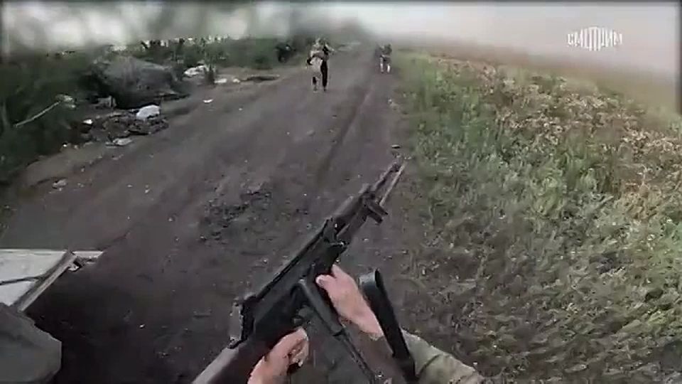 В ЛНР российские военные эвакуируют с передовой раненых товарищей под прицелами вражеских беспилотников