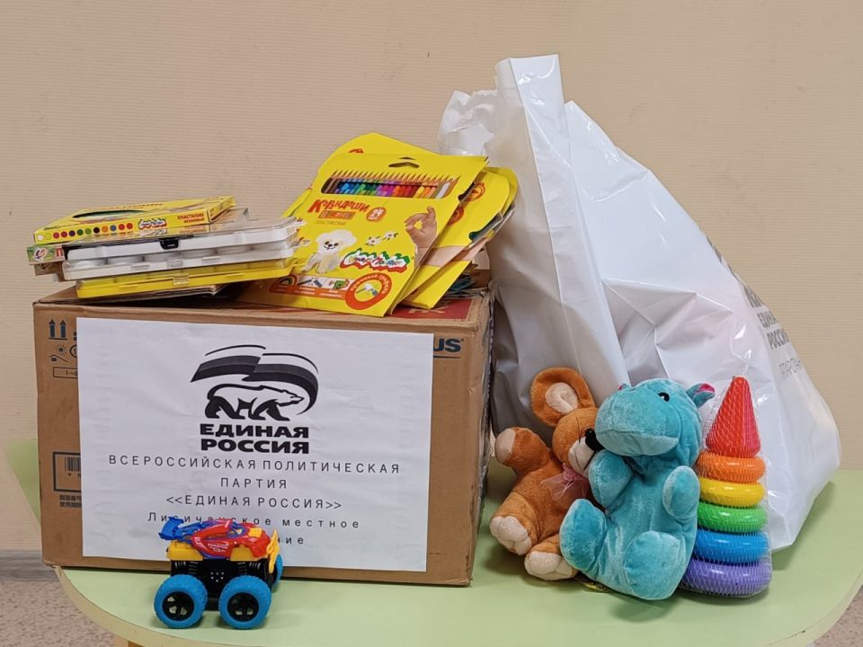 Активисты первичного отделения №2 партии «Единая Россия» города Лисичанска и партийного проекта «Новая школа» оказали помощь детскому саду №10 "Малютка" в Лисичанске