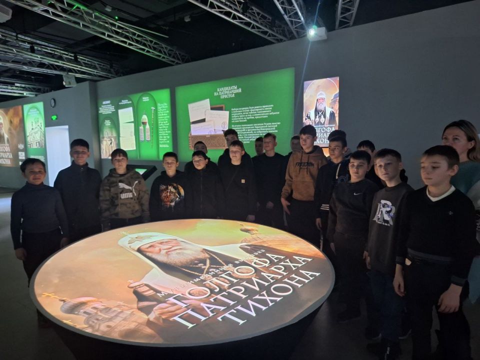 В Луганске, в стенах исторического парка «Россия – Моя история», обучающимся Ясеновской гимназии им.Ю.В.Стеценко показали мультимедийную выставку «Голгофа Патриарха Тихона»