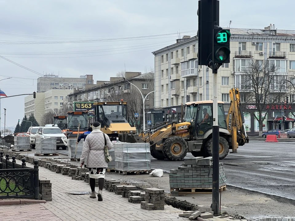 В Луганске на одном из перекрёстков начал работать светофор