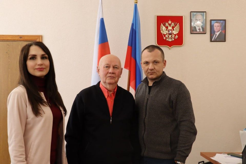 Яна Сылкина: В преддверии Дня российской науки, который ежегодно отмечается 8 февраля, имела честь встретиться с педагогом и наставником, который всю свою профессиональную жизнь посвятил серьезной и важной науке - физике